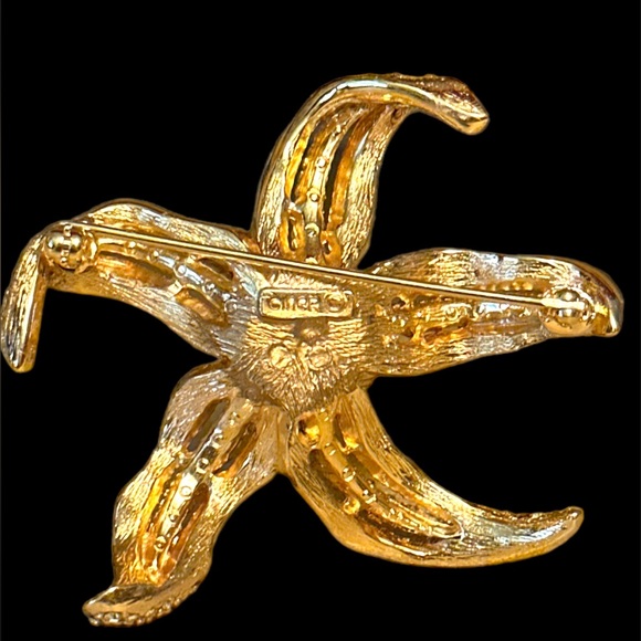 VINTAGE CINER GOLD FLOWER BOW RIBBON PIN BROOCHE RHINESTONES GOLD SIGNED - Picture 2 of 3